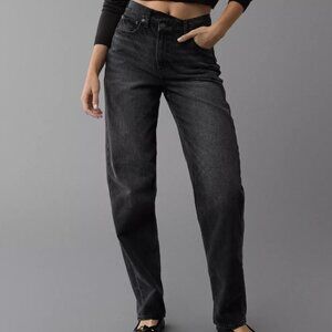 AE Strigid Super High-Waisted Crossover Baggy Straight Black Jean - Size 2 Long
